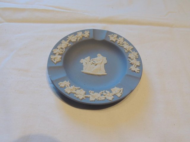Preview of the first image of Wedgwood ash tray/pin tray.