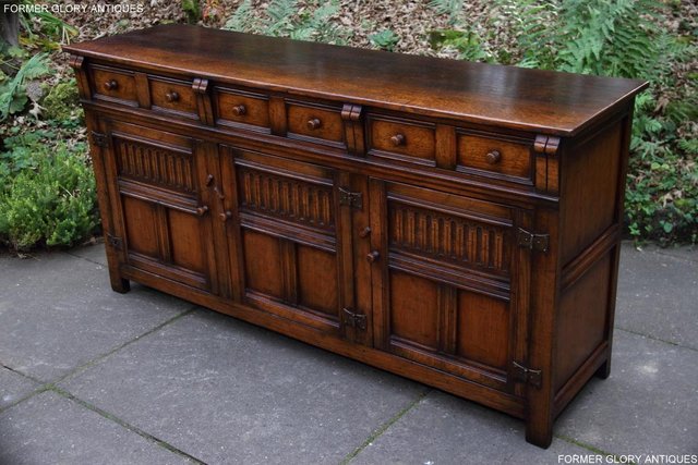 Image 2 of A TITCHMARSH & GOODWIN OAK DRESSER BASE SIDEBOARD HALL TABLE