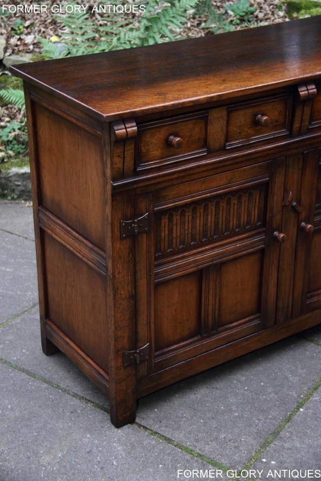Image 5 of A TITCHMARSH & GOODWIN OAK DRESSER BASE SIDEBOARD HALL TABLE