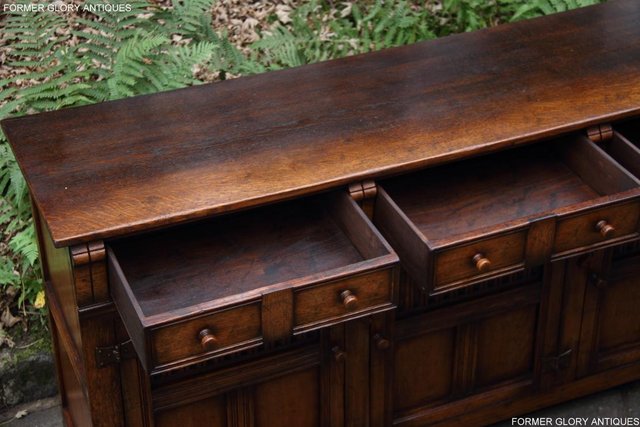 Image 7 of A TITCHMARSH & GOODWIN OAK DRESSER BASE SIDEBOARD HALL TABLE