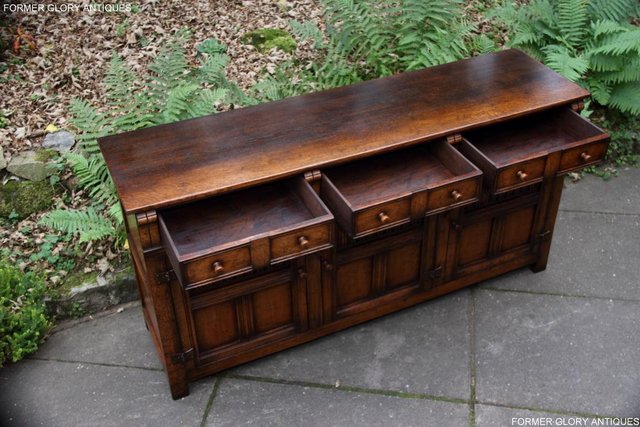 Image 17 of A TITCHMARSH & GOODWIN OAK DRESSER BASE SIDEBOARD HALL TABLE
