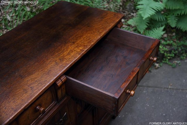 Image 26 of A TITCHMARSH & GOODWIN OAK DRESSER BASE SIDEBOARD HALL TABLE