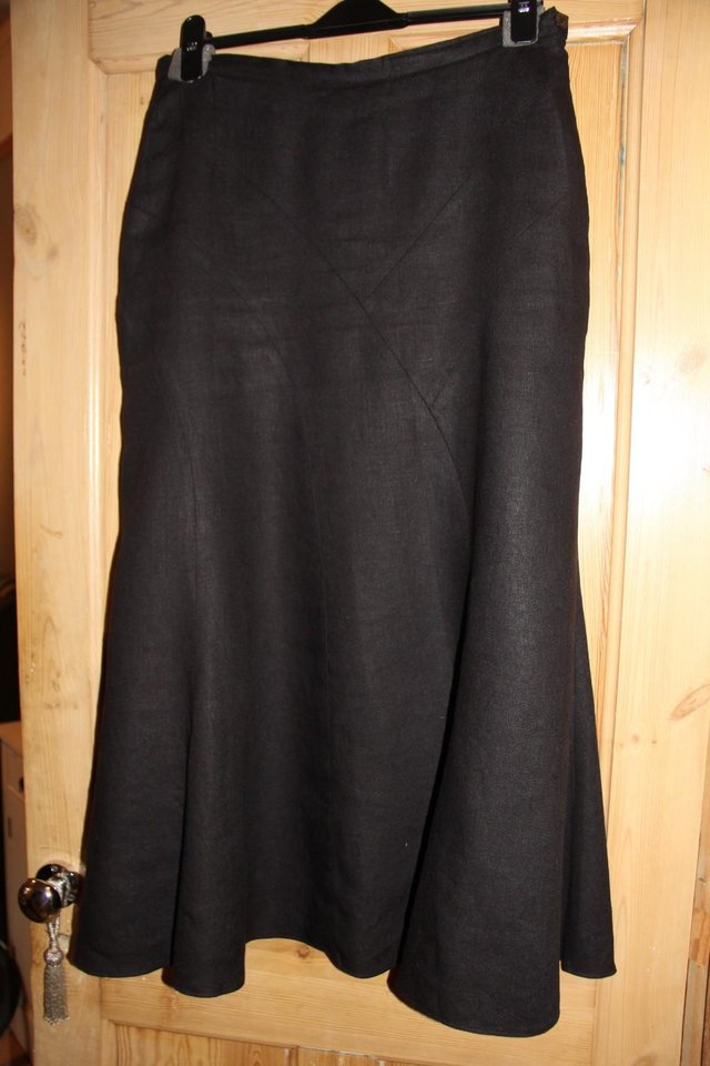 Preview of the first image of Paul Costelloe Dressage – Black Linen Skirt – Size 14.