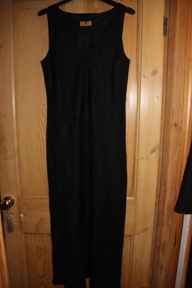 Preview of the first image of Maria Grachvogel Black Linen Dress – Size 10.