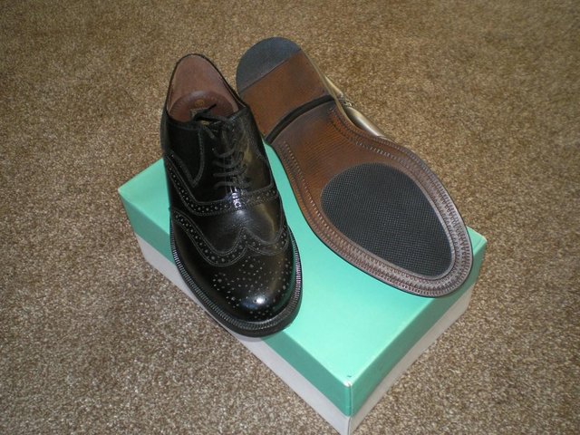 Preview of the first image of NEW GROSVENOR LEATHER SHOESSIZE 10.