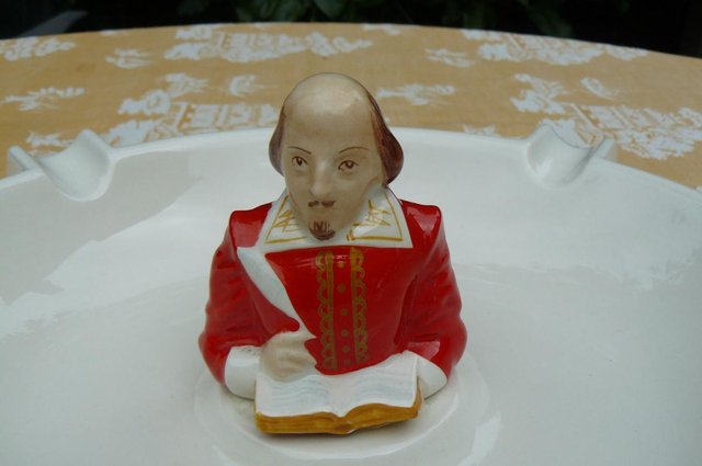 Image 2 of William Shakespeare large ashtray by Carlton Ware.