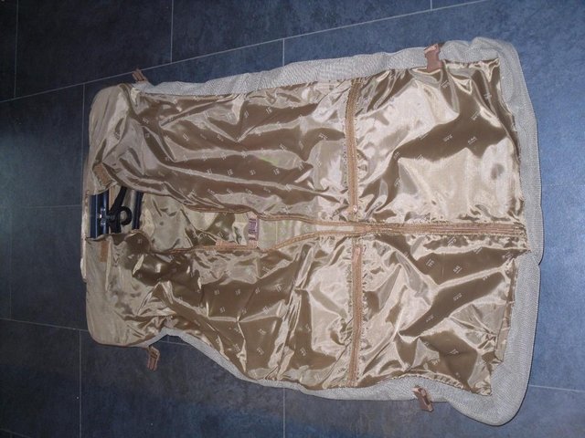 Image 2 of suit carrier