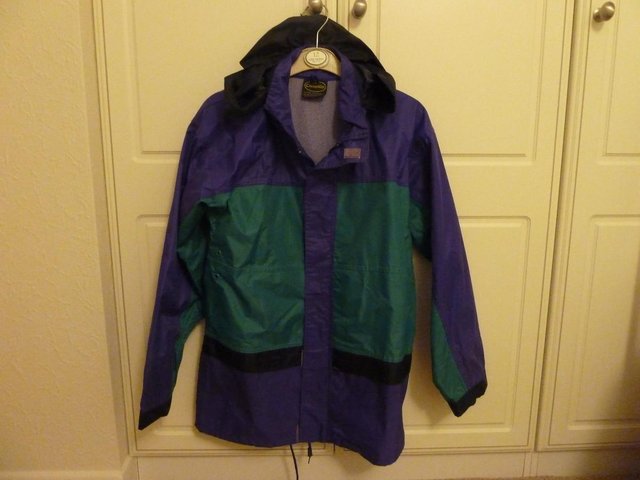 Preview of the first image of Girl's Cagoule.