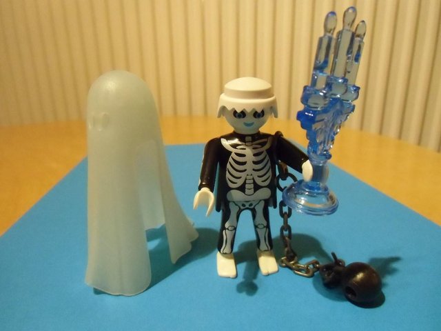 Preview of the first image of Playmobil Ghost Pirate (4671).