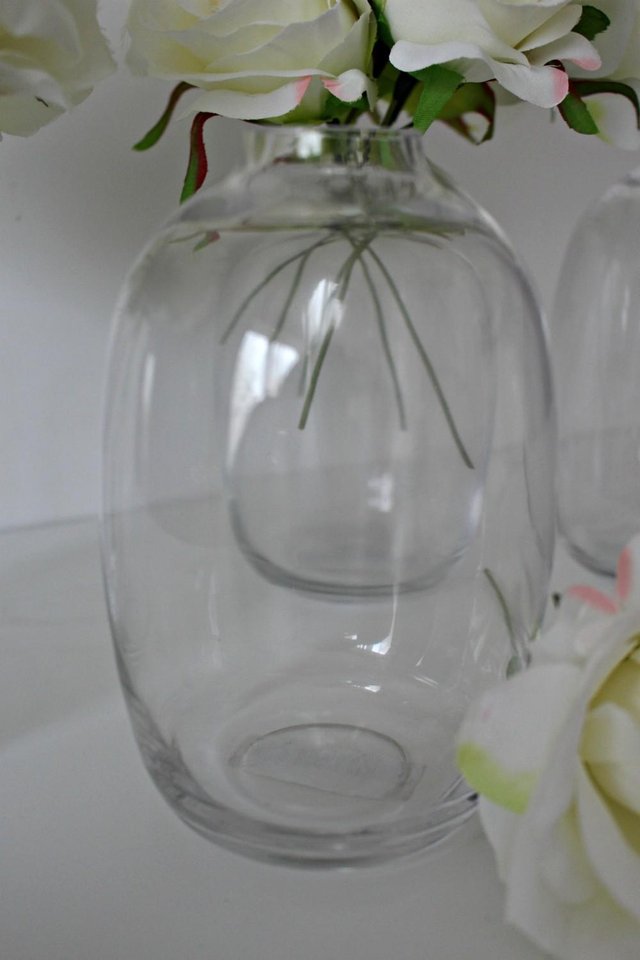 Preview of the first image of Clear Glass Vase Centrepiece Decorative flower display.