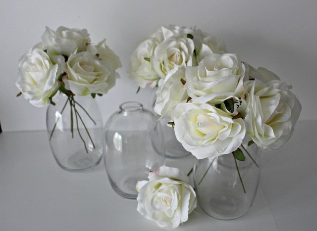 Image 2 of Clear Glass Vase Centrepiece Decorative flower display