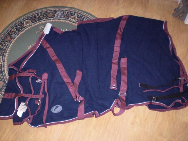 Image 2 of JUMPERS HORSE LINE 7` WAFFLE COOLER AS NEW