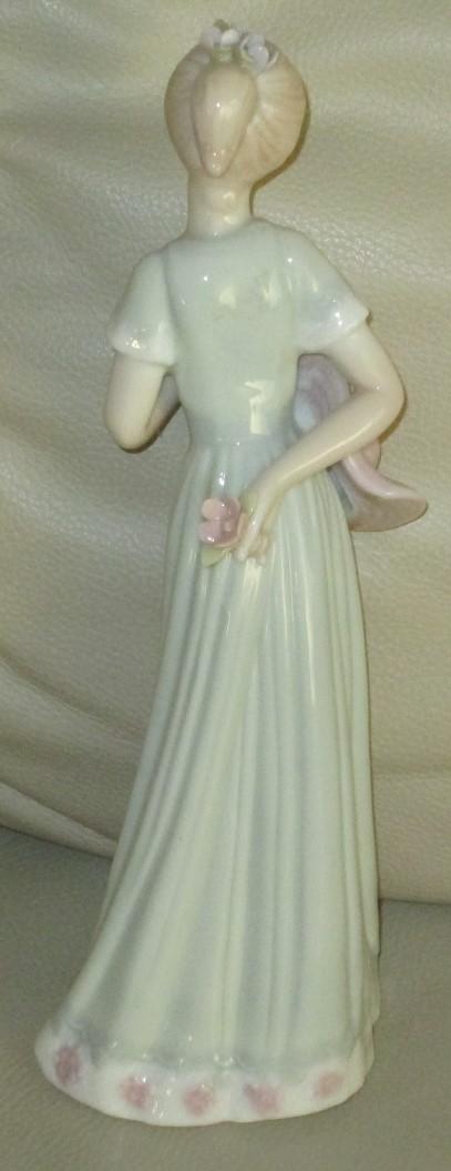 Image 2 of Lovely China Ornament/figurine 'LADY' vgc