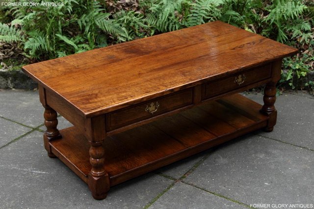 Image 2 of A TITCHMARSH AND GOODWIN STYLE OAK TWO DRAWER COFFEE TABLE