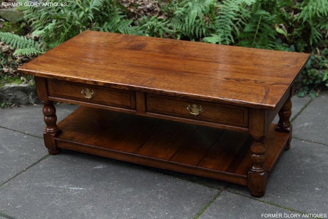 Image 3 of A TITCHMARSH AND GOODWIN STYLE OAK TWO DRAWER COFFEE TABLE