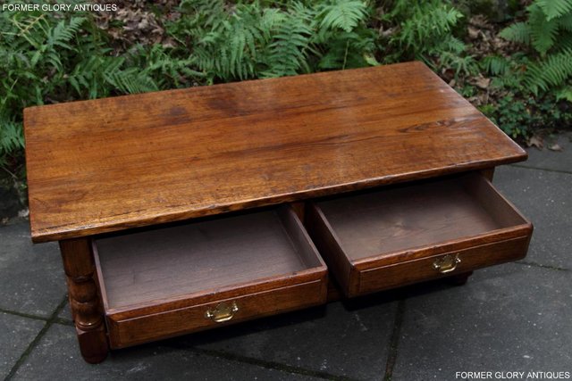 Image 7 of A TITCHMARSH AND GOODWIN STYLE OAK TWO DRAWER COFFEE TABLE