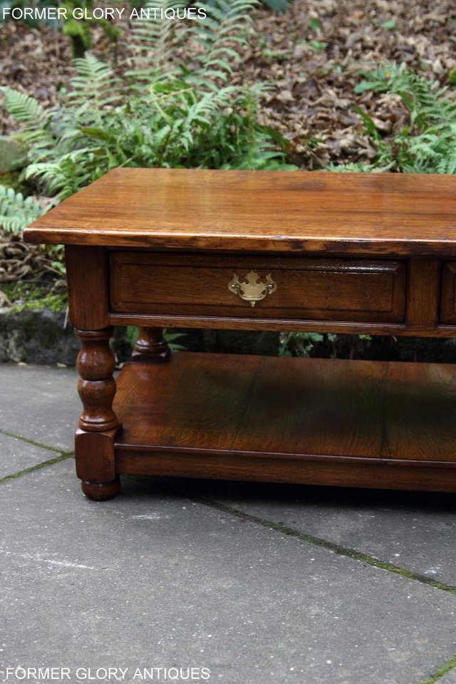 Image 9 of A TITCHMARSH AND GOODWIN STYLE OAK TWO DRAWER COFFEE TABLE