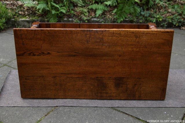 Image 10 of A TITCHMARSH AND GOODWIN STYLE OAK TWO DRAWER COFFEE TABLE