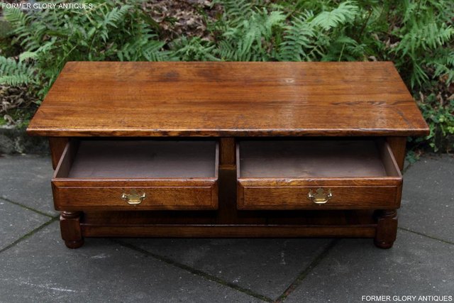 Image 14 of A TITCHMARSH AND GOODWIN STYLE OAK TWO DRAWER COFFEE TABLE