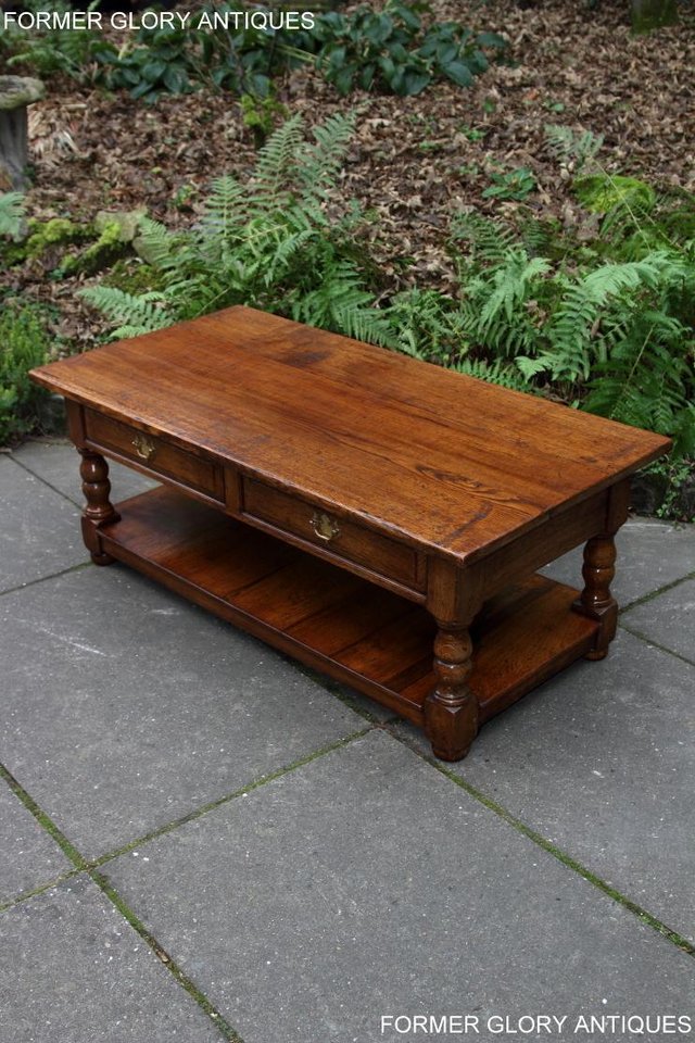Image 16 of A TITCHMARSH AND GOODWIN STYLE OAK TWO DRAWER COFFEE TABLE