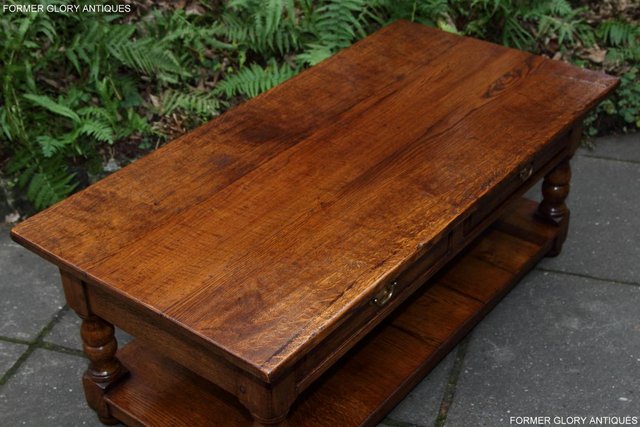 Image 17 of A TITCHMARSH AND GOODWIN STYLE OAK TWO DRAWER COFFEE TABLE