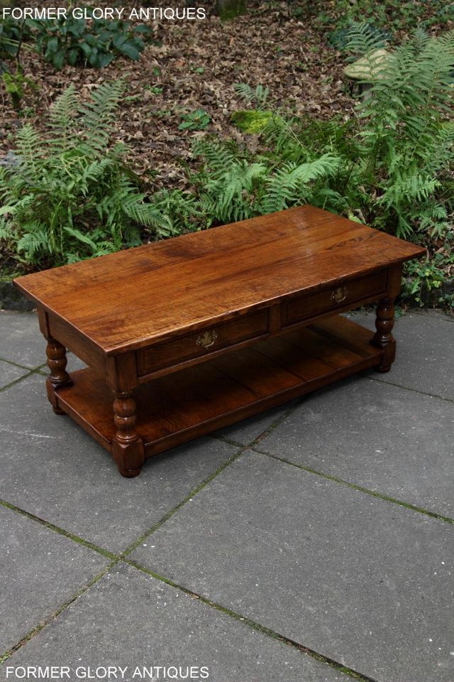 Image 25 of A TITCHMARSH AND GOODWIN STYLE OAK TWO DRAWER COFFEE TABLE