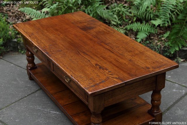 Image 26 of A TITCHMARSH AND GOODWIN STYLE OAK TWO DRAWER COFFEE TABLE