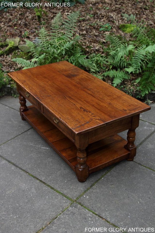 Image 31 of A TITCHMARSH AND GOODWIN STYLE OAK TWO DRAWER COFFEE TABLE