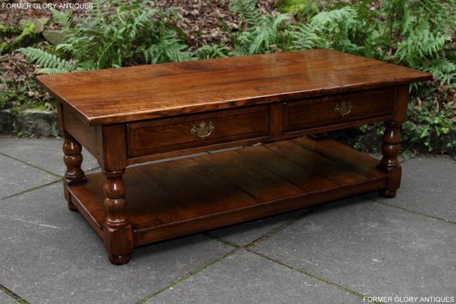 Image 33 of A TITCHMARSH AND GOODWIN STYLE OAK TWO DRAWER COFFEE TABLE
