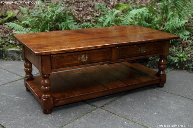 Image 35 of A TITCHMARSH AND GOODWIN STYLE OAK TWO DRAWER COFFEE TABLE