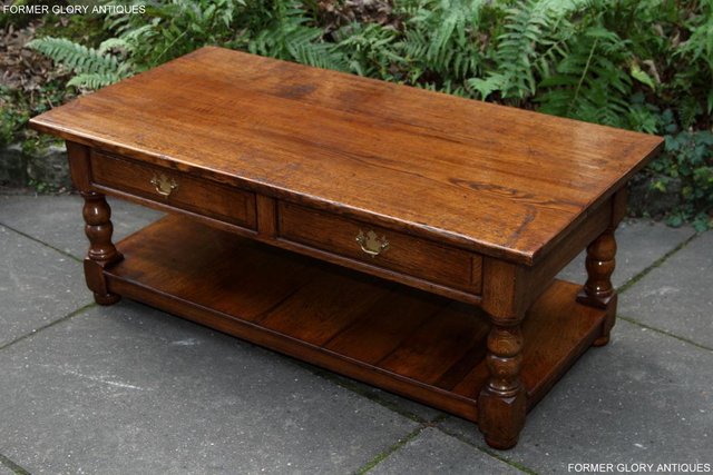 Image 37 of A TITCHMARSH AND GOODWIN STYLE OAK TWO DRAWER COFFEE TABLE