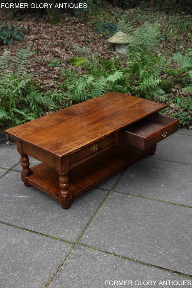 Image 40 of A TITCHMARSH AND GOODWIN STYLE OAK TWO DRAWER COFFEE TABLE