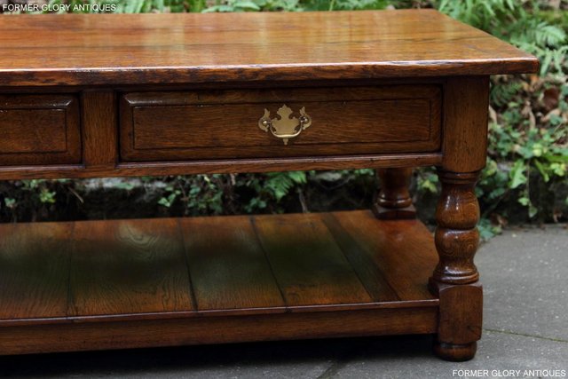 Image 42 of A TITCHMARSH AND GOODWIN STYLE OAK TWO DRAWER COFFEE TABLE