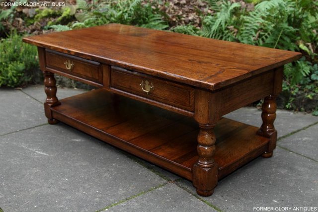 Image 54 of A TITCHMARSH AND GOODWIN STYLE OAK TWO DRAWER COFFEE TABLE