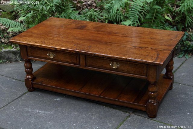 Image 58 of A TITCHMARSH AND GOODWIN STYLE OAK TWO DRAWER COFFEE TABLE