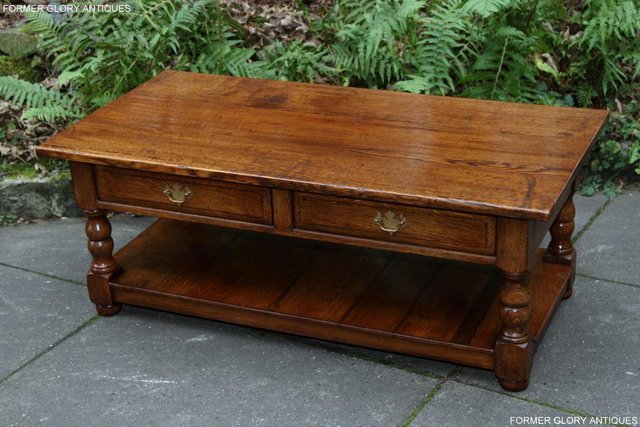 Image 69 of A TITCHMARSH AND GOODWIN STYLE OAK TWO DRAWER COFFEE TABLE