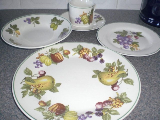 Preview of the first image of 20 piece Trade Winds Table Ware Dinner set- fruit design new.