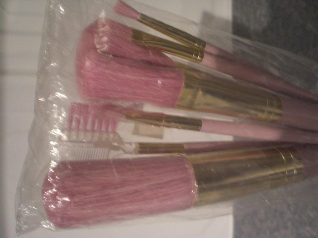 Image 2 of Make up brushes set of 7 pale pink (Brand new)