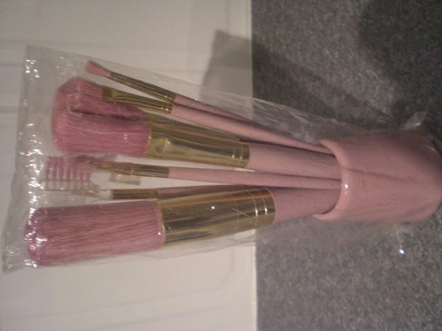 Image 3 of Make up brushes set of 7 pale pink (Brand new)