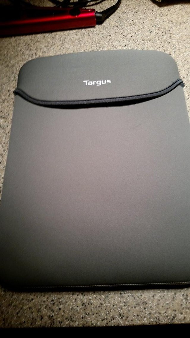 Image 3 of Targus laptop sleeve 15.5"x 11"