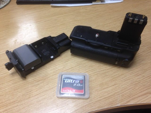 Image 2 of Canon BG-E3 Battery Grip Fits 350D rebel with box