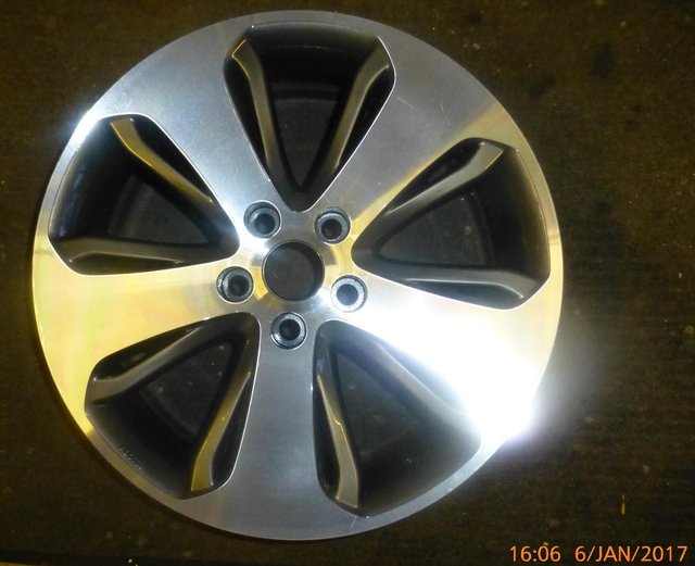 Image 2 of Hyundai 18" Alloy Wheel Santa Fe 2010/12 (CM) Pt.#529102B480