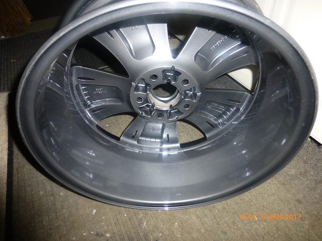 Image 3 of Hyundai 18" Alloy Wheel Santa Fe 2010/12 (CM) Pt.#529102B480
