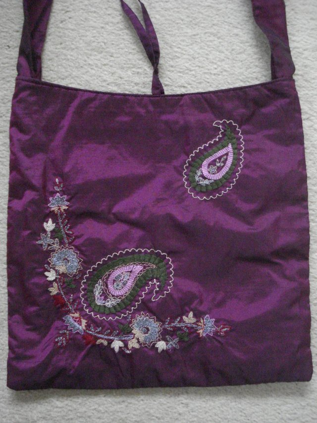Image 2 of NEW INDIAN HAND-EMBROIDERED PURPLE EVENING BAG WITH STRAP