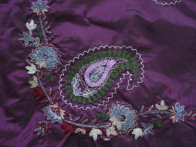 Image 3 of NEW INDIAN HAND-EMBROIDERED PURPLE EVENING BAG WITH STRAP