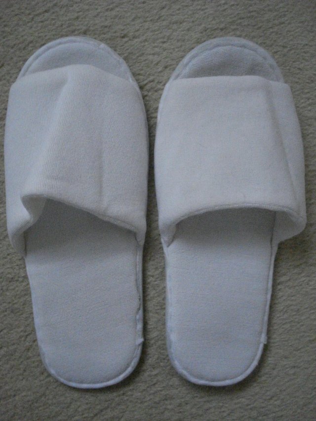 Preview of the first image of NEW MENS/UNISEX TOWELLING FLAT SLIPPERS/MULES FOR TRAVEL/SPA.