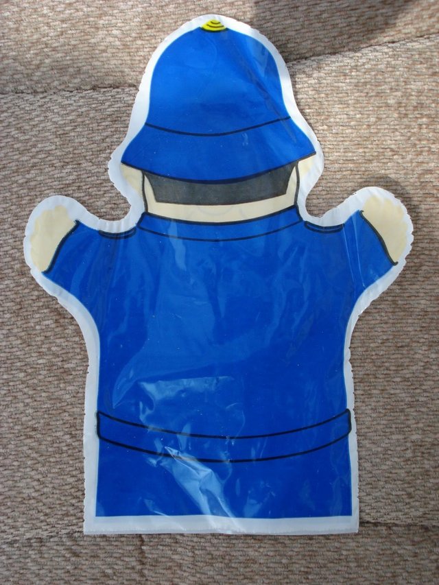 Image 2 of 5 x POLICEMAN (BOBBY) PLASTIC GLOVE PUPPETS/PARTYGOODIE BAGS