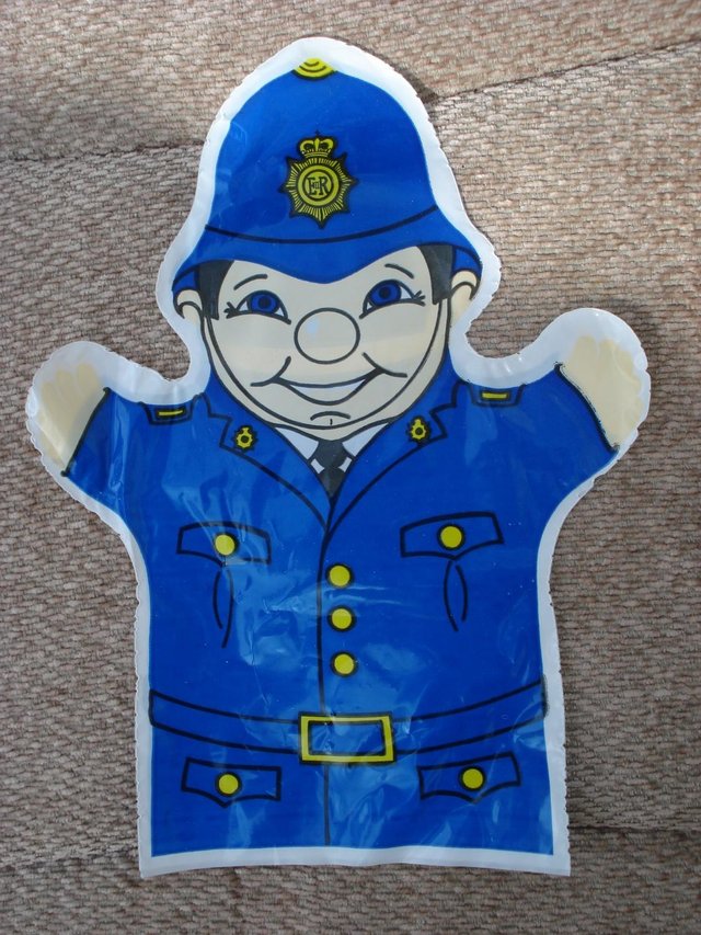 Preview of the first image of 5 x POLICEMAN (BOBBY) PLASTIC GLOVE PUPPETS/PARTYGOODIE BAGS.