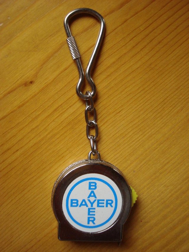 Preview of the first image of NEW NOVELTY KEYRING/1 METRE FLEXIBLE STEEL RULE TAPE MEASURE.