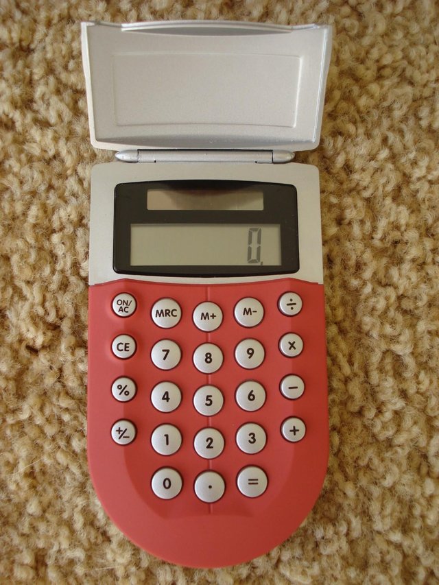 Preview of the first image of NEW POCKET SOLAR POWERED/BATTERY ELECTRONIC CALCULATOR.
